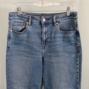 AMERICAN EAGLE STRETCH MOM JEAN